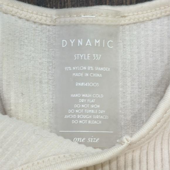 Dynamic Ribbed V Neck Tank - Picture 4 of 4